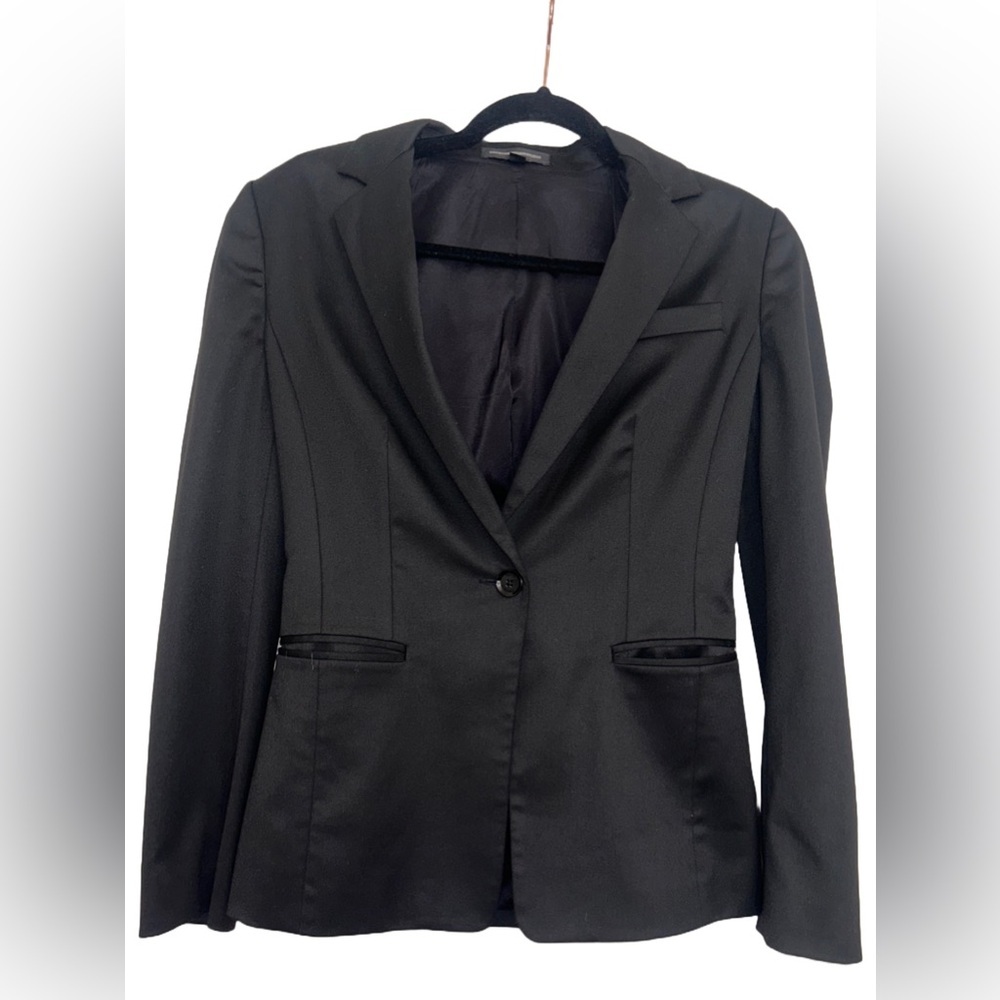 Express Design Studio Black Blazer with shoulder‎ pads and pockets size 4